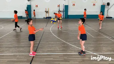 詹姆斯：防守时我们要拧成一根绳，并且时刻保持沟通